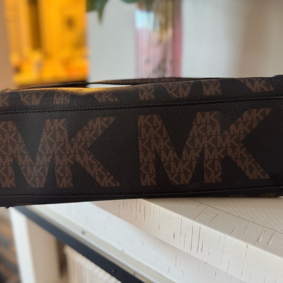 Authentic MK Extra Large Tote Bag - Picture 2 of 6